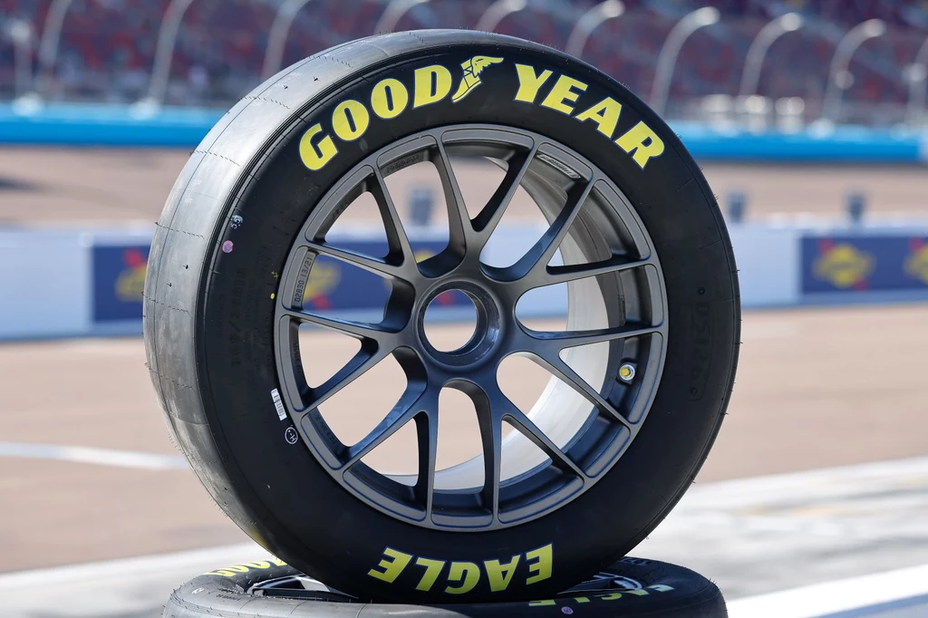 Opona Goodyear Racing Eagle