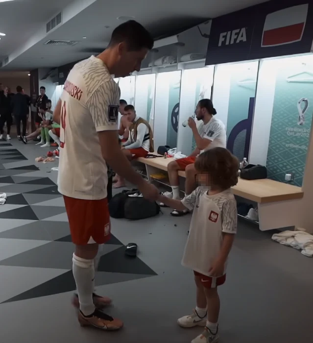 Robert Lewandowski, Liam Szczęsny Robert Lewandowski, Liam Szczęsny