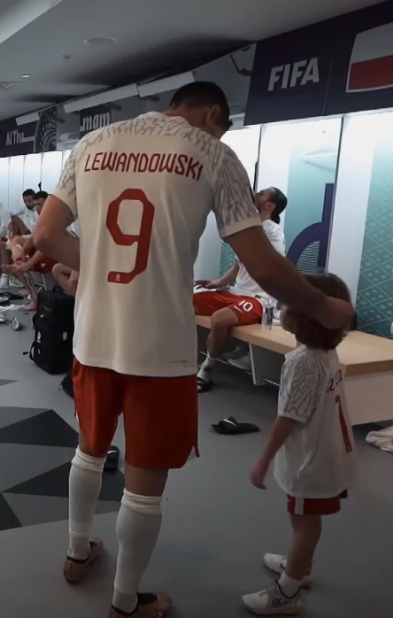 Robert Lewandowski, Liam Szczęsny Robert Lewandowski, Liam Szczęsny