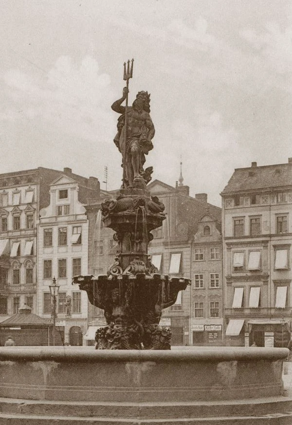 Rzeźba Neptuna w 1902 r. Rzeźba Neptuna w 1902 r.