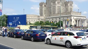 Rynek przewozów się zmienia. Zmniejsza się liczba tradycyjnych taksówek