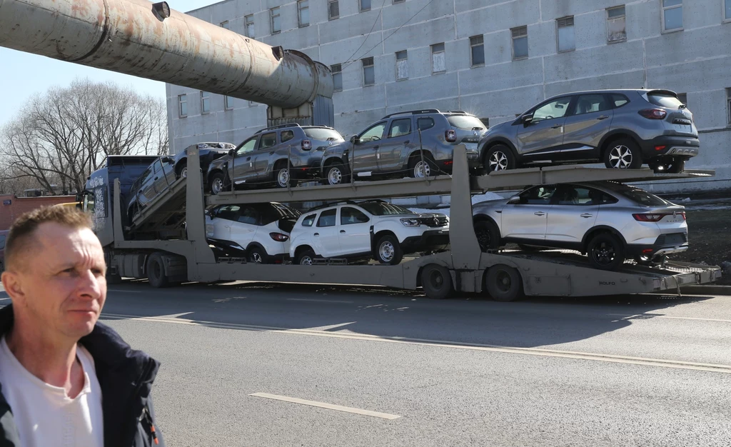 Producentem najbardziej zaangażowanym w Rosji było Renault. Po wybuchu wojny Francuzi, którzy byli większościowym udziałowcem Łady, całkowicie wycofali się z Rosji