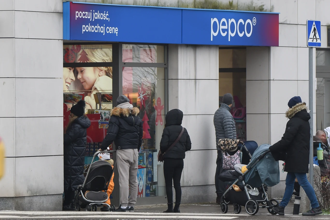 Małgorzata Rozenek, Henio i Radosław Majdan na spacerze i zakupach Małgorzata Rozenek, Henio i Radosław Majdan na spacerze i zakupach