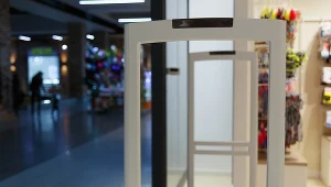 Zuchwałe zachowanie złodziei sprawia, że sieci handlowe zmieniają swoje zabezpieczenia antykradzieżowe