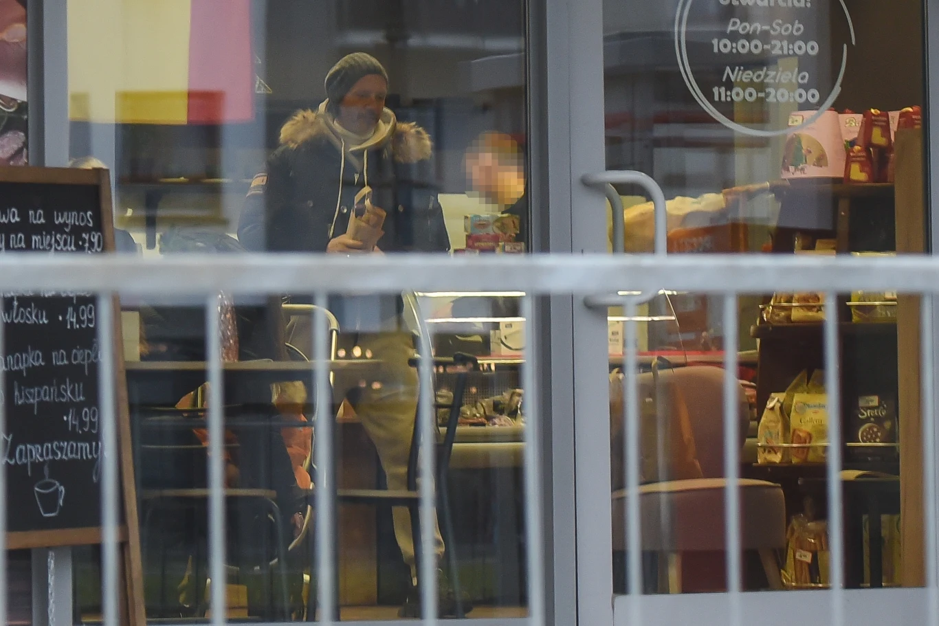 Małgorzata Rozenek, Henio i Radosław Majdan na spacerze i zakupach Małgorzata Rozenek, Henio i Radosław Majdan na spacerze i zakupach