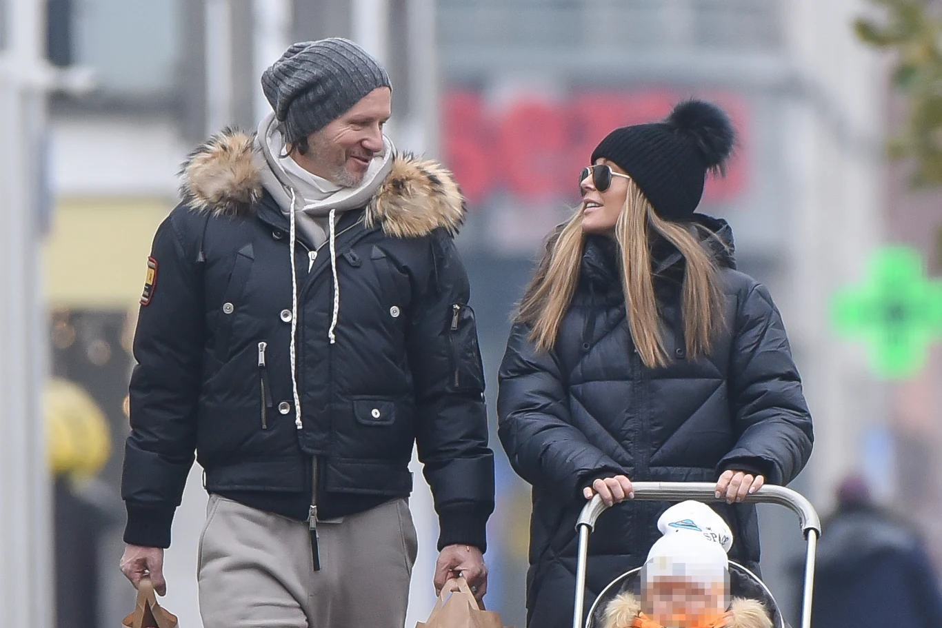 Małgorzata Rozenek, Henio i Radosław Majdan na spacerze i zakupach Małgorzata Rozenek, Henio i Radosław Majdan na spacerze i zakupach