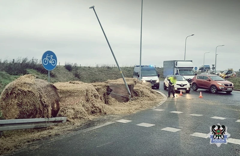 Uszkodzona została przydrożna latarnia