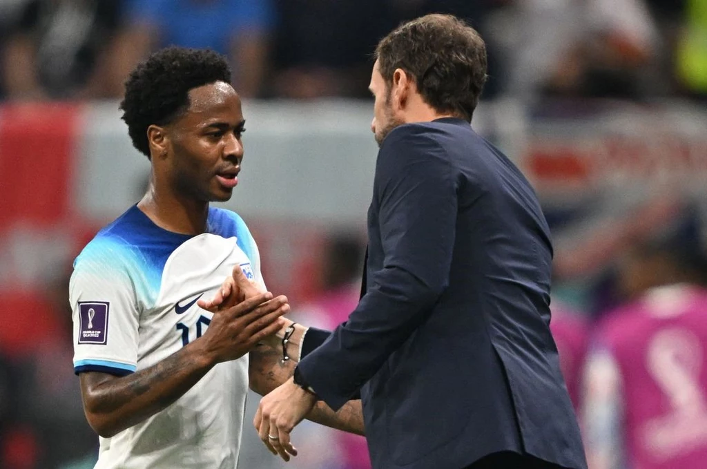 Raheem Sterling to ważna postać w ekipie Garetha Southgate'a. W meczu z Francją może jednaj nie zagrać ani minuty Raheem Sterling to ważna postać w ekipie Garetha Southgate'a. W meczu z Francją może jednaj nie zagrać ani minuty