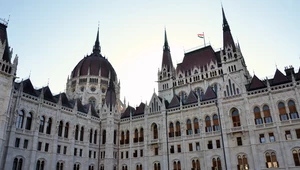 Skala gospodarczej katastrofy, przed którą staje Budapeszt, jest tak wielka, że rządzący łapią się wszelkich sposobów, aby ratować skórę. Na zdjęciu węgierski parlament