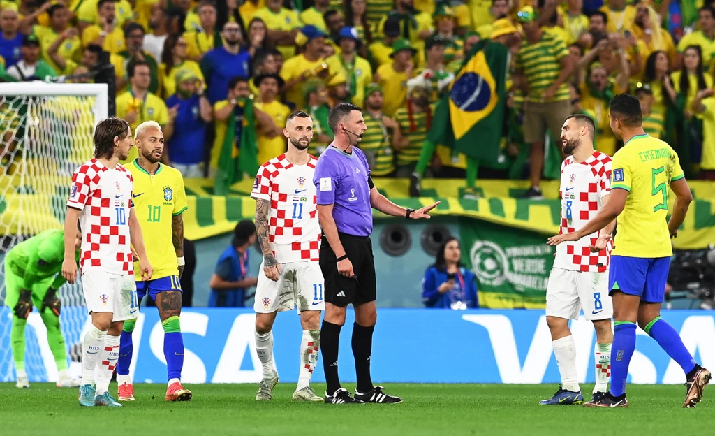 Reprezentacja Brazylii domagała się rzutu karnego po zagraniu piłki ręką Reprezentacja Brazylii domagała się rzutu karnego po zagraniu piłki ręką