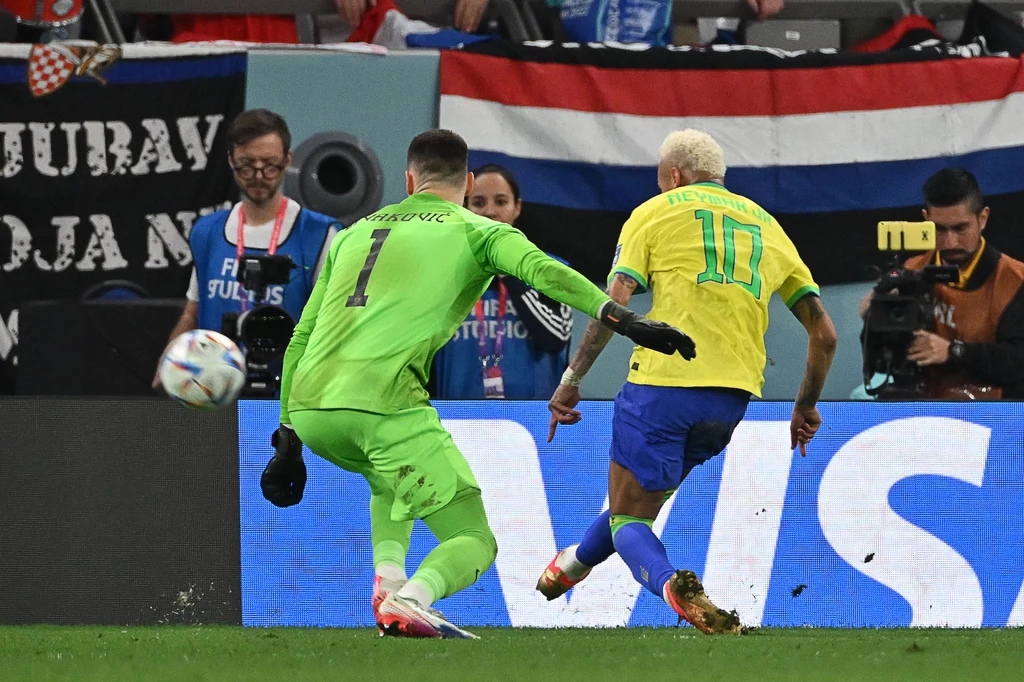 Neymar zdobywający gola na 1:0 Neymar zdobywający gola na 1:0