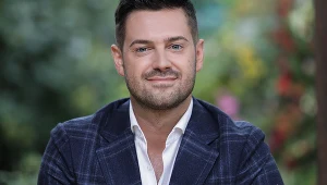 Krystian Kukułka jest nowym pracownikiem TVP Info. Wcześniej grał w "Barwach Szczęścia"