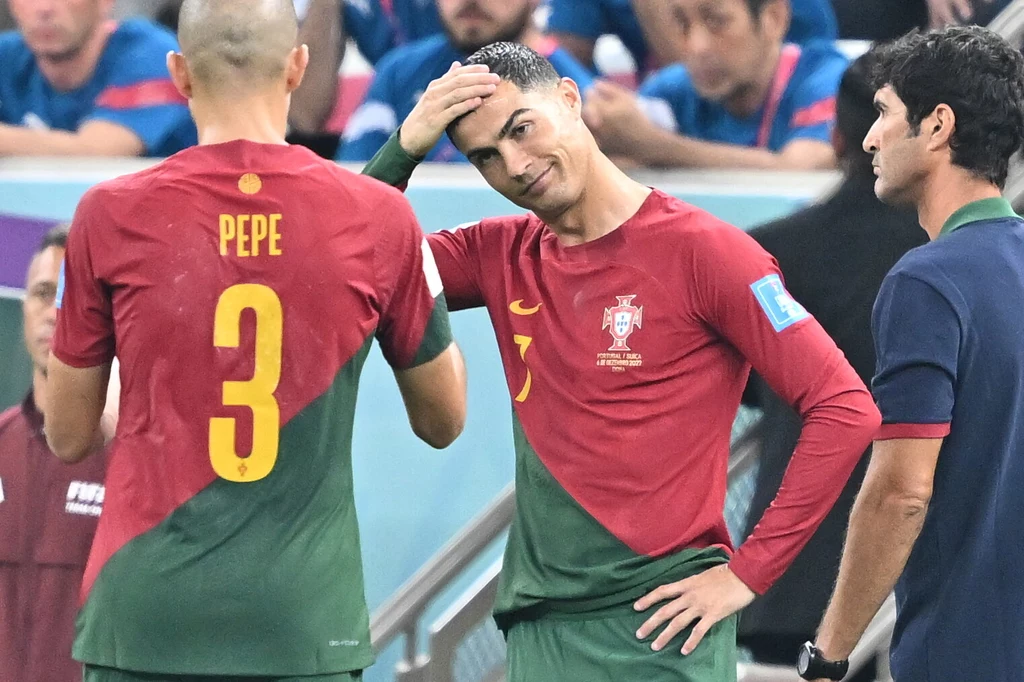 Mundial 2022. Cristiano Ronaldo kolejny mecz w MŚ zacznie na ławce rezerwowych Mundial 2022. Cristiano Ronaldo kolejny mecz w MŚ zacznie na ławce rezerwowych