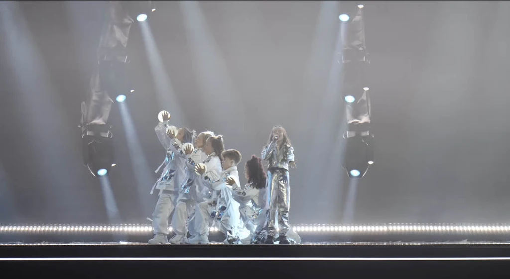 Laura Bączkiewicz wykonała na próbie swój utwór "To The Moon". Laura Bączkiewicz wykonała na próbie swój utwór "To The Moon".