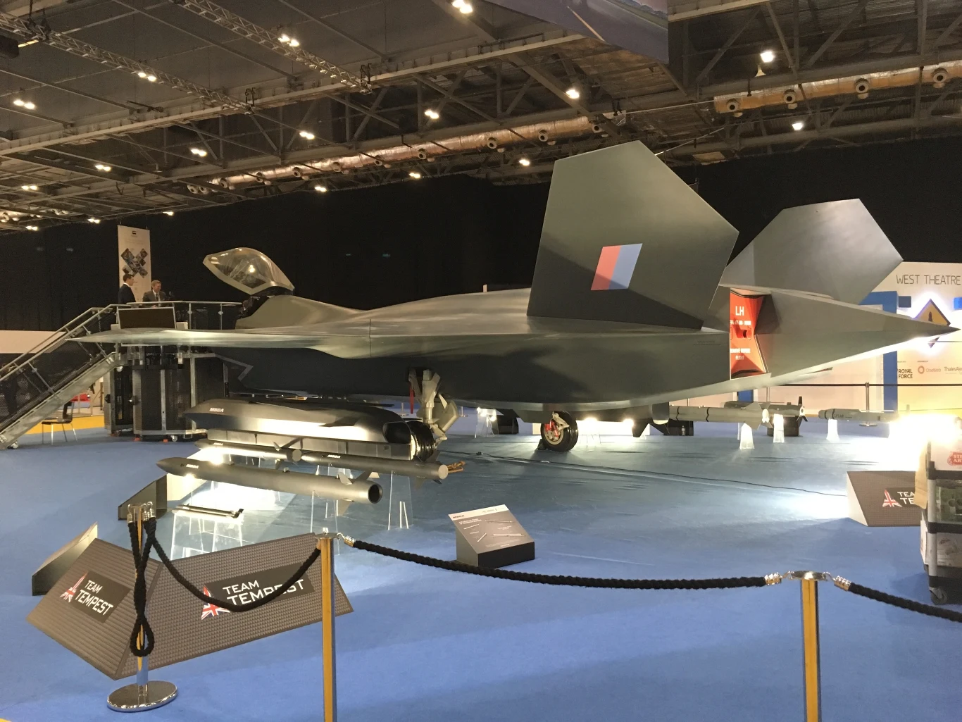 Makieta myśliwca BAE Systems Tempest na targach militarnych DSEI w 2019 roku Makieta myśliwca BAE Systems Tempest na targach militarnych DSEI w 2019 roku