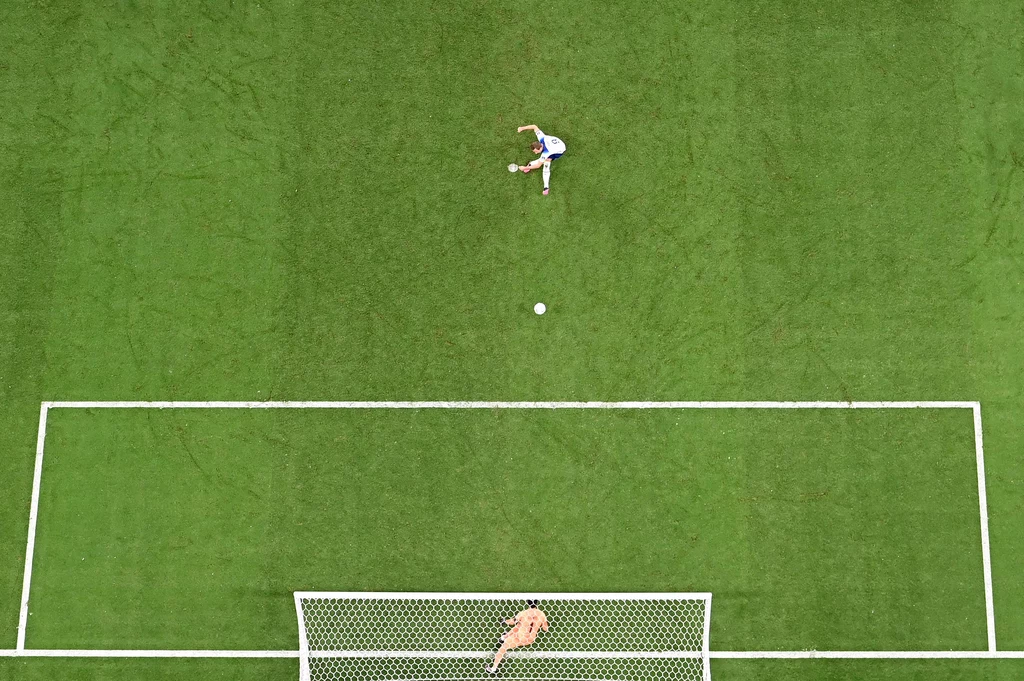 Harry Kane przestrzelił rzut karny, który mógł przedłużyć nadzieje Anglików Harry Kane przestrzelił rzut karny, który mógł przedłużyć nadzieje Anglików