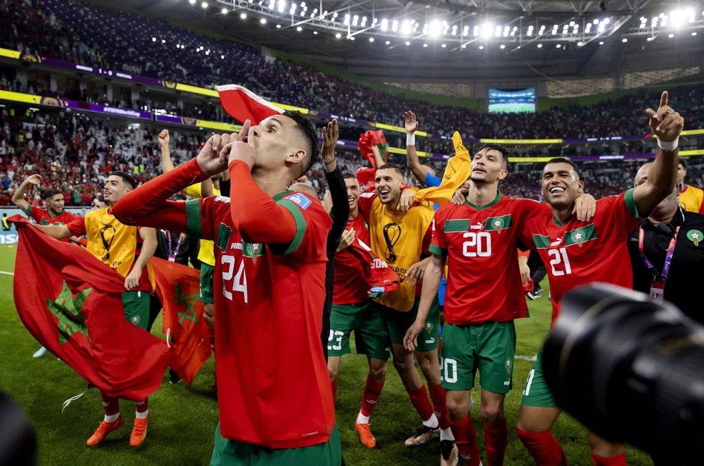 Maroko jest pierwszą reprezentacją z Afryki, która awansowała na poziom ćwierćfinału mundialu Maroko jest pierwszą reprezentacją z Afryki, która awansowała na poziom ćwierćfinału mundialu