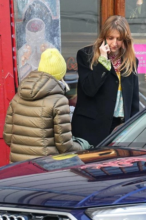 Lara Gessler mimo choroby wyszła z domu Lara Gessler mimo choroby wyszła z domu