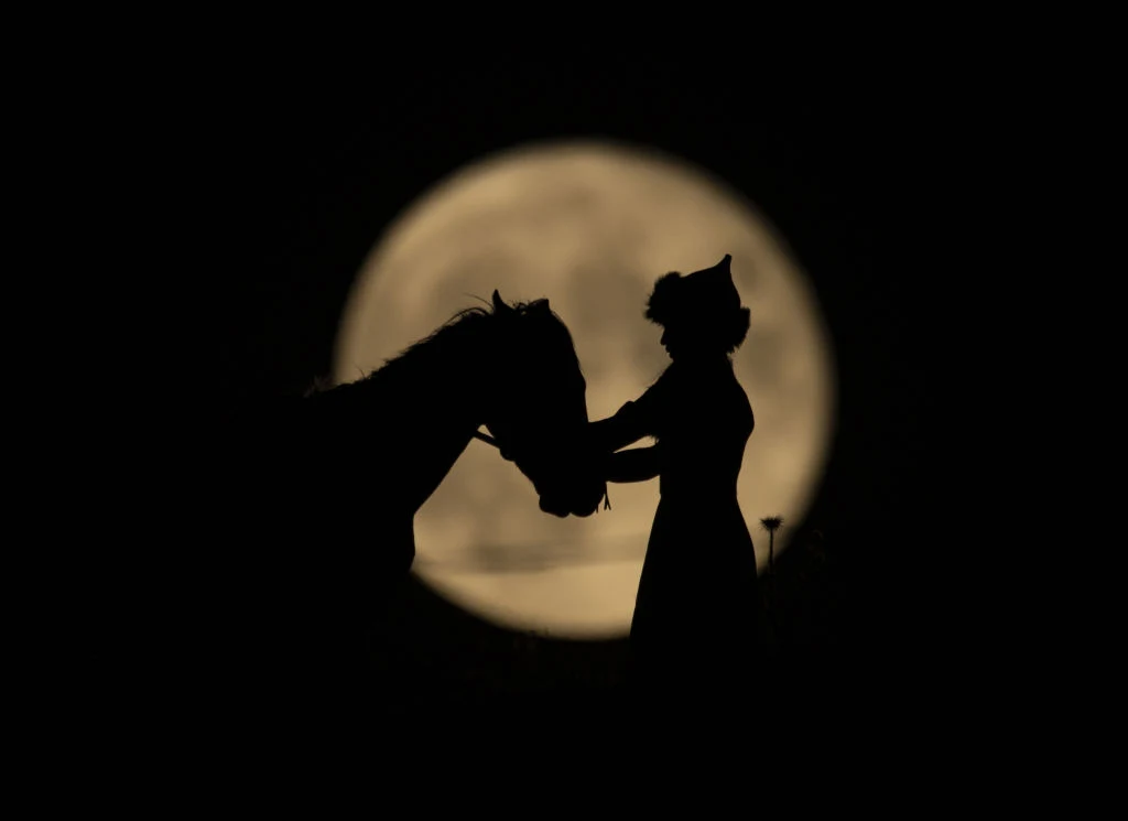 Czego wystrzegać się podczas pełni Księżyca?
Czego wystrzegać się podczas pełni Księżyca?