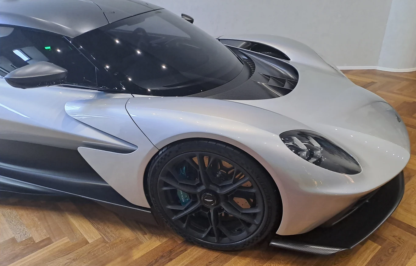 Aston Martin Valhalla