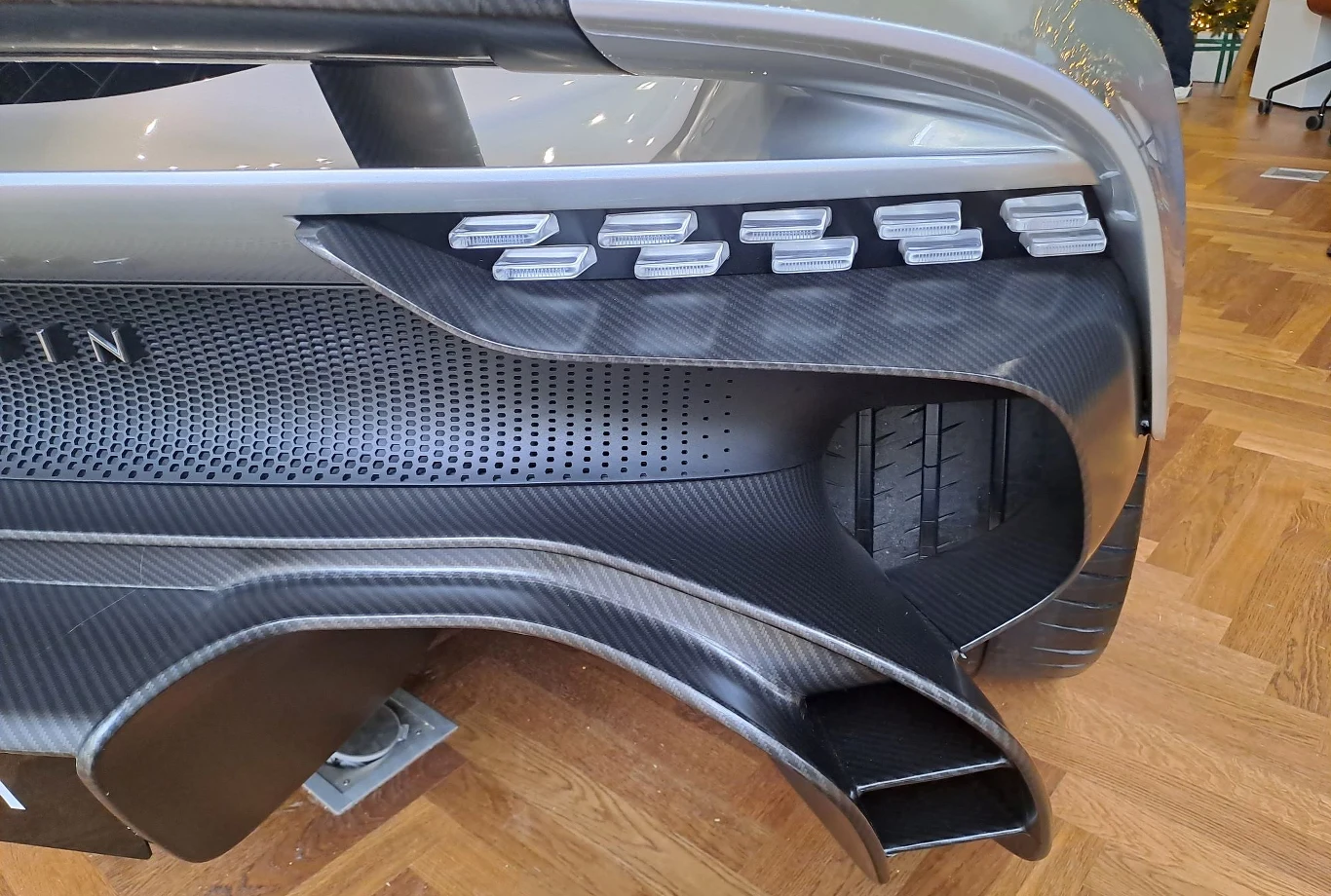 Aston Martin Valhalla