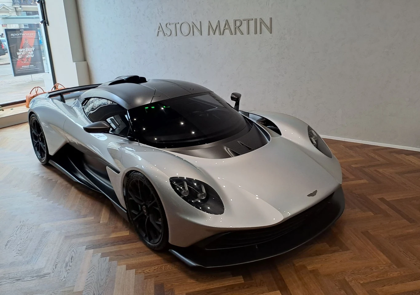 Aston Martin Valhalla