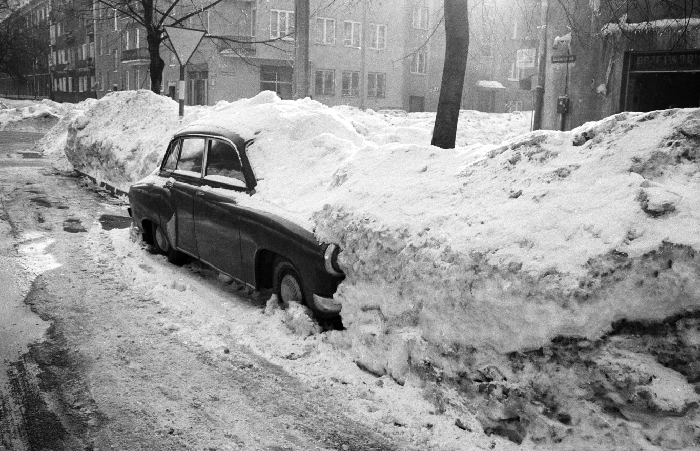 Ówczesna władza wzywała obywateli do działania – apelowano o wzajemną pomoc, odśnieżanie dróg i chodników