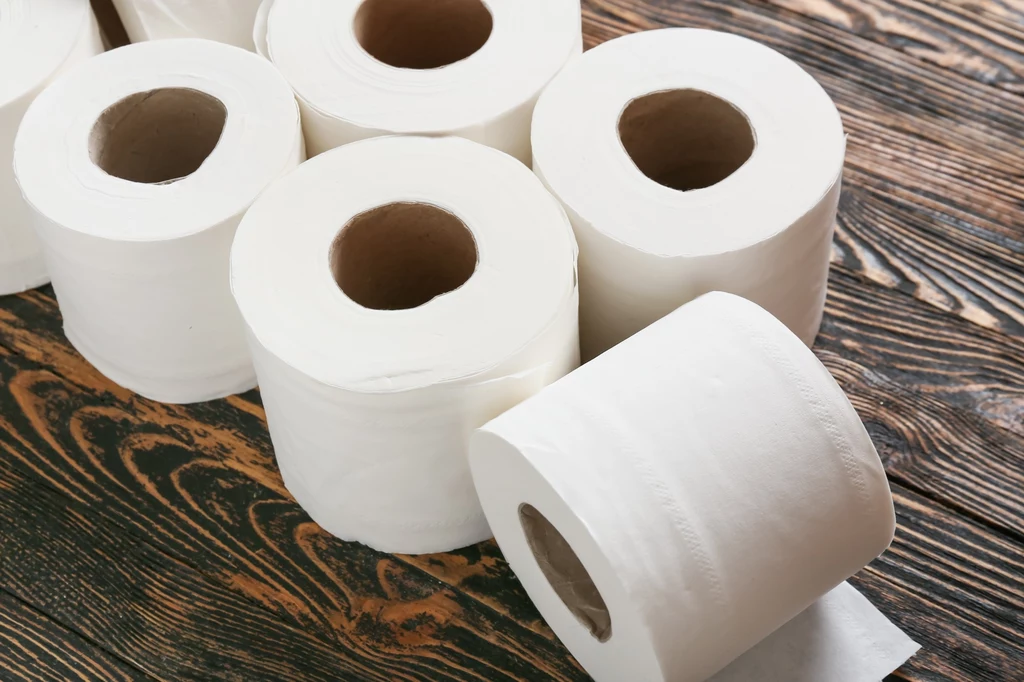 Papier toaletowy w lodówce pomaga w pozbywaniu się nieprzyjemnych zapachów oraz wilgoci