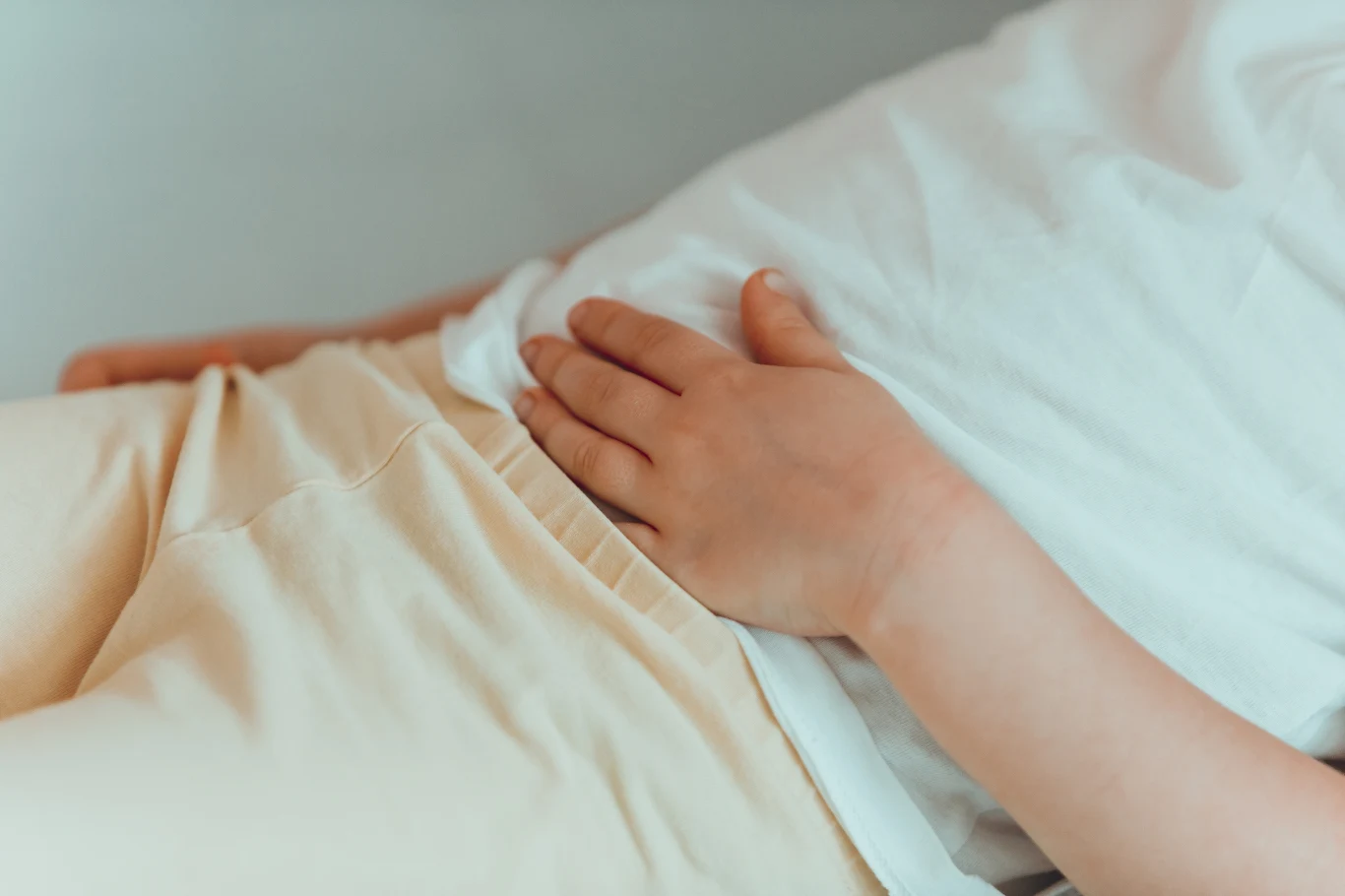 Typowym objawem migreny brzusznej jest ból brzucha zlokalizowany wokół linii pępka