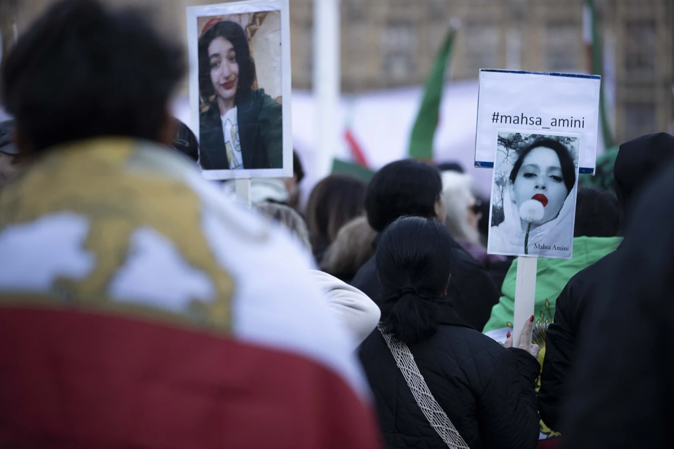 Londyn, marsz poparcia dla protestujących po śmierci Mahsy Amini