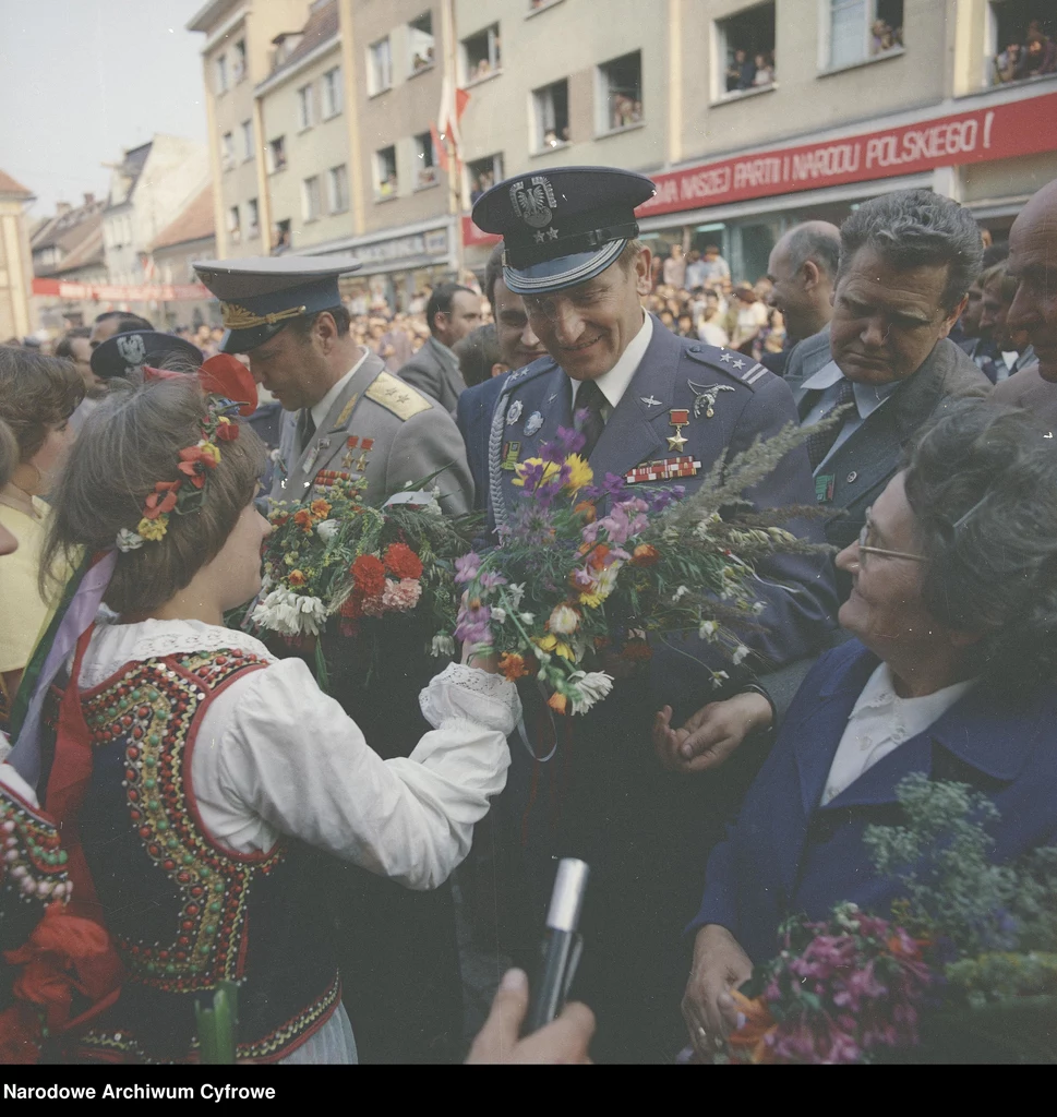 Po powrocie do kraju Mirosław Hermaszewski miał status wręcz celebryty