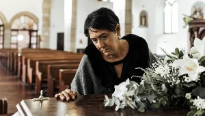 Renta po zmarłym ojcu przysługuje wdowie, dzieciom, wnukom, ale tylko wtedy, gdy zmarły pracował lub miał prawo do świadczenia z innego tytułu.