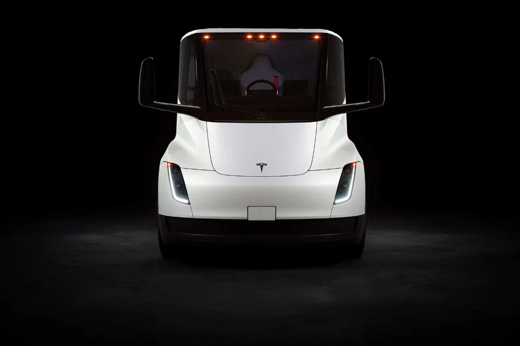 Tesla pracuje nad autem dostawczym mniejszym od modelu Semi – prawdopodobnie będzie nazywał się Robovan