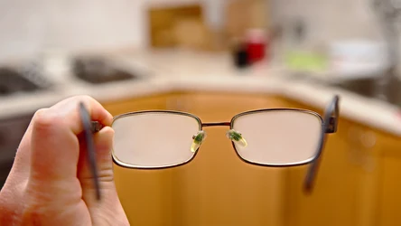 Zaparowane okulary to uciążliwy problem szczególnie zimą. 