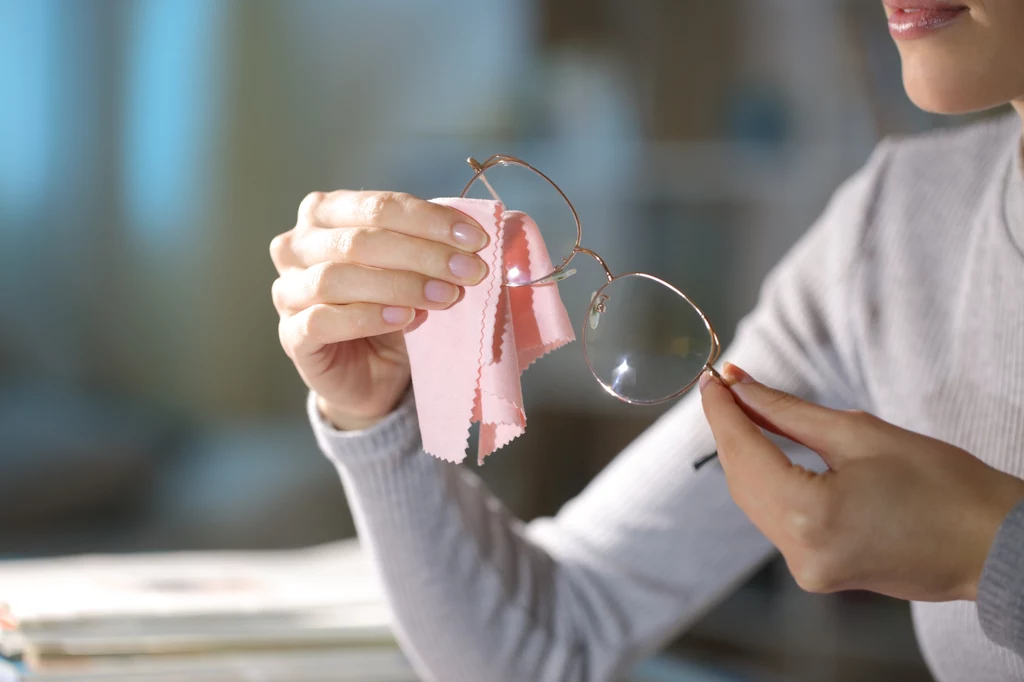 O okulary warto dbać, by na szkłach nie było zadrapań i smug 