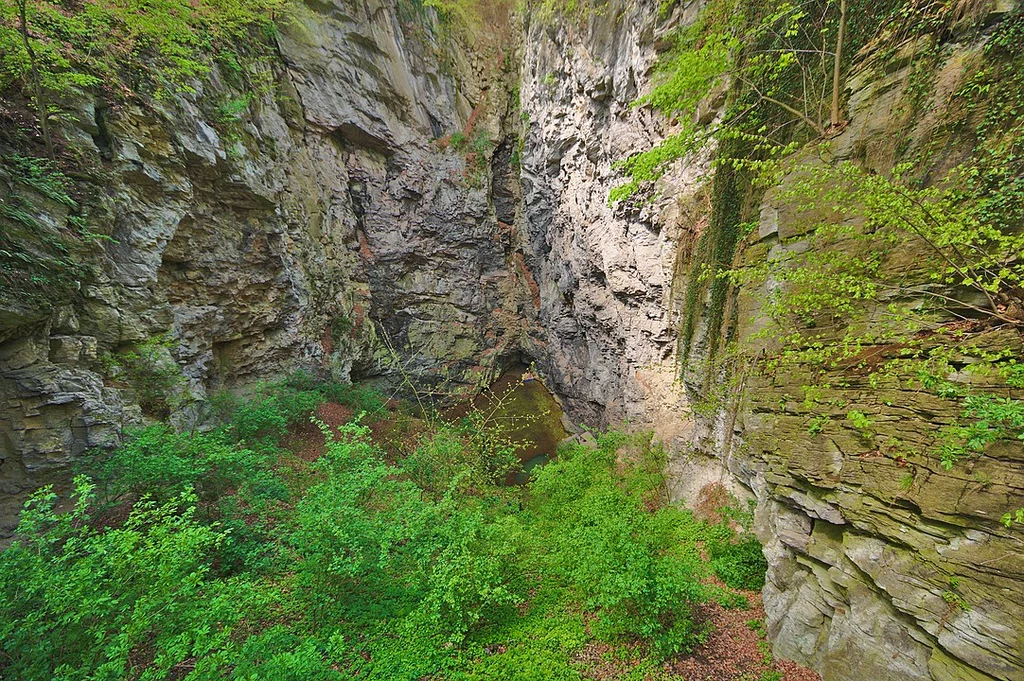 Najgłębsza jaskinia podwodna na świecie znajduje się w Czechach. Problem w tym, że nadal nie wiadomo, jak daleko w głąb ziemi sięga