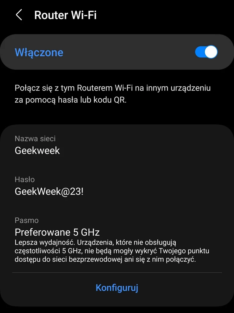 W telefonie można zabezpieczyć sieć: wprowadzić własną nazwę, hasło i pasmo. 