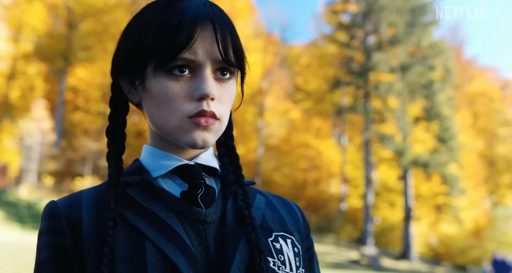 Jak przenieść kreacje Wednesday Addams do codziennych stylizacji?