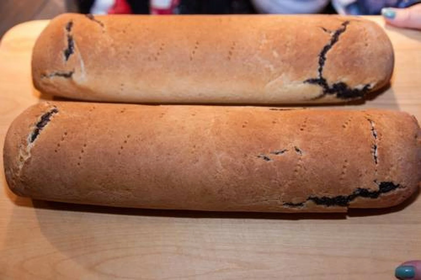 Pękający makowiec smakuje tak samo, jednak nie wygląda najlepiej