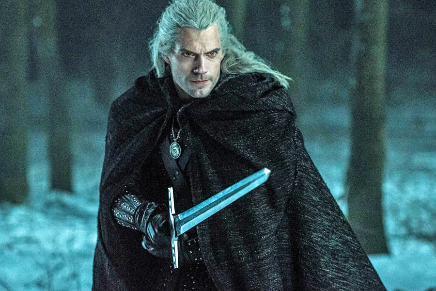 Henry Cavill w scenie z "Wiedźmina"
