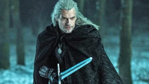 Henry Cavill w scenie z "Wiedźmina"