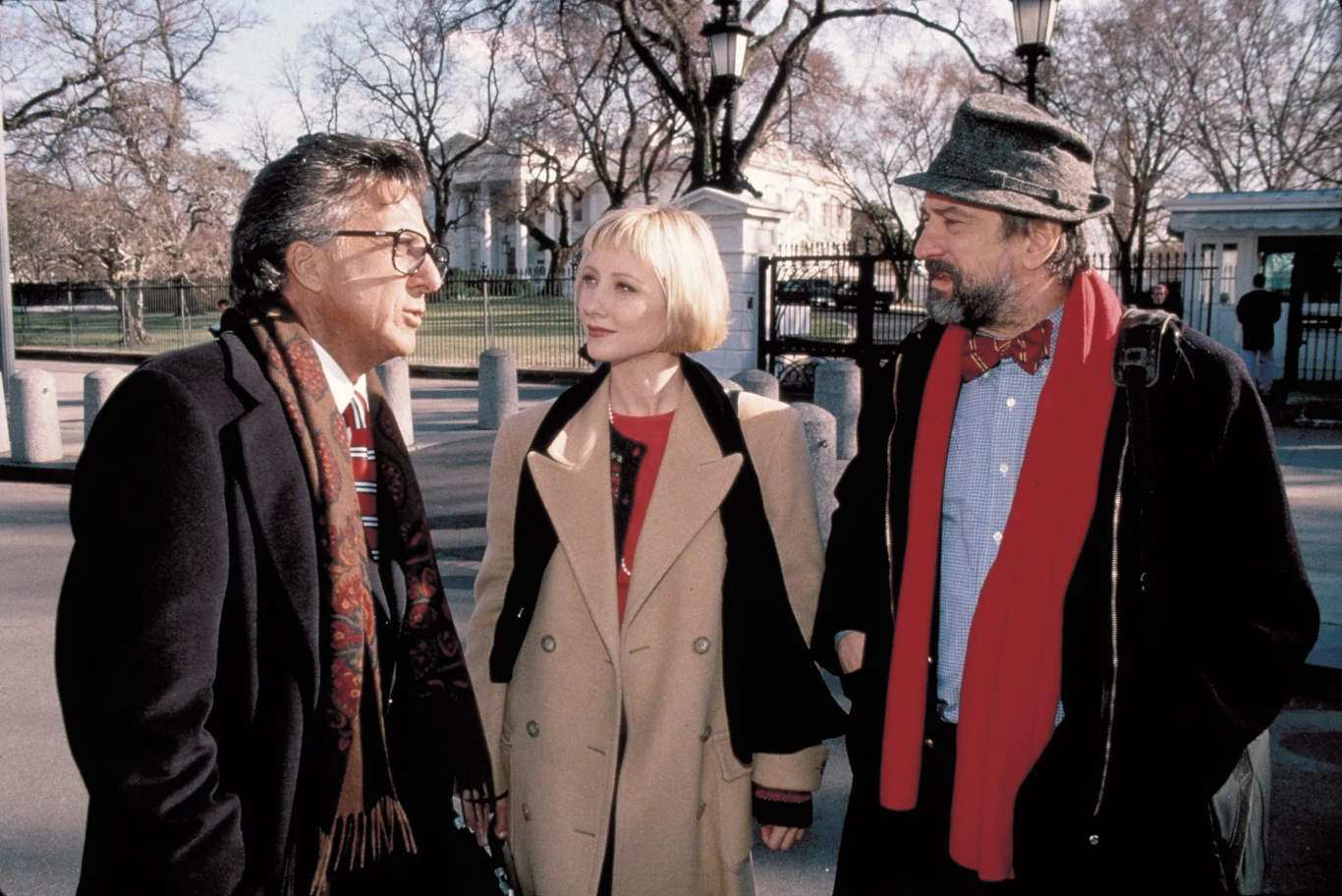 Dustin Hoffman, Anne Heche i Robert De Niro grali główne role w "Faktach i aktach"
