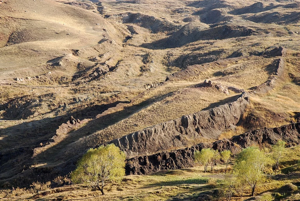 Formacje skalne w Ararat nazywane "Arką Noego" zostały po raz pierwszy odkryte przez inżyniera map kpt. Ilhana Durupınara w 1959 roku. Przez lata znajdowano wokół nich drewniane fragmenty, przypominające działalnosć człowieka