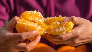 Przy bólu gardła lepiej unikać pewnych produktów. Na liście nie brakuje tych, za którymi większość przepada