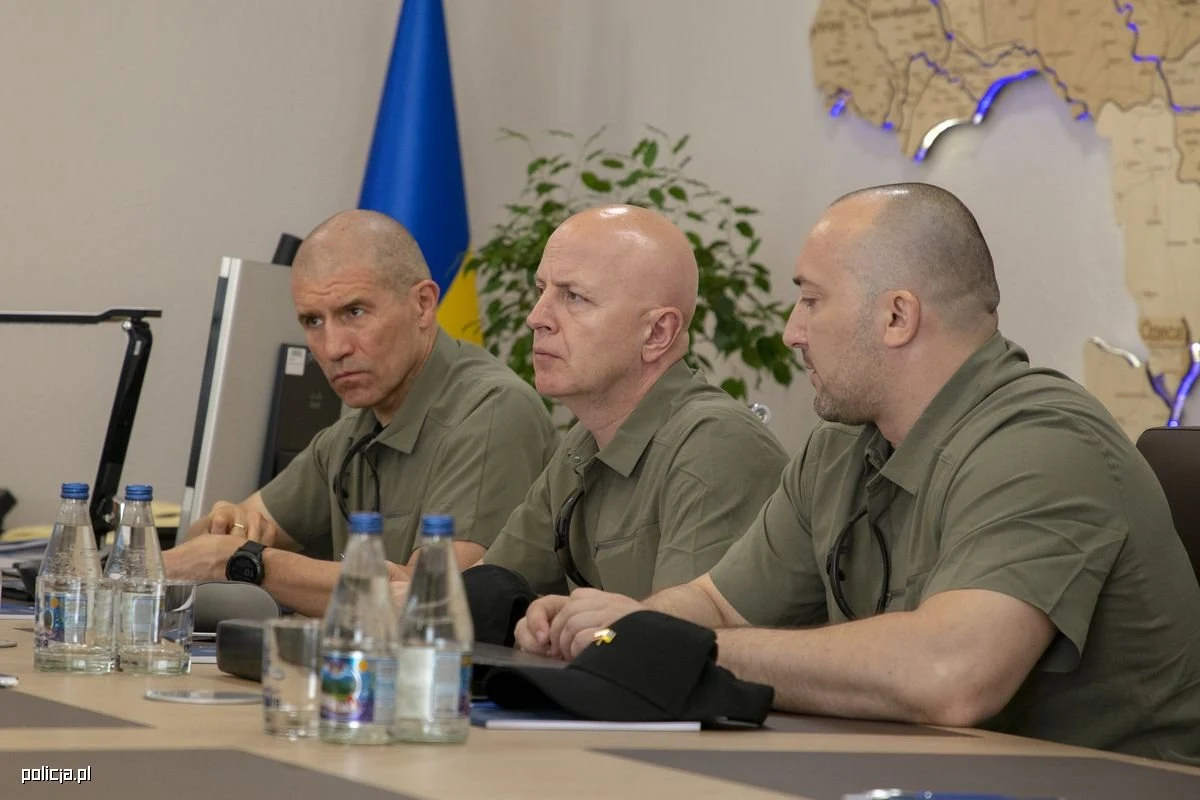 Zdjęcie z czerwcowej wizyty roboczej komendanta Jarosława Szymczyka w Ukrainie (fot. Policja) Zdjęcie z czerwcowej wizyty roboczej komendanta Jarosława Szymczyka w Ukrainie (fot. Policja)