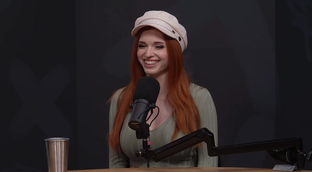Fragment filmu umieszczonego w serwisie YouTube @100 Thieves Cast Fragment filmu umieszczonego w serwisie YouTube @100 Thieves Cast