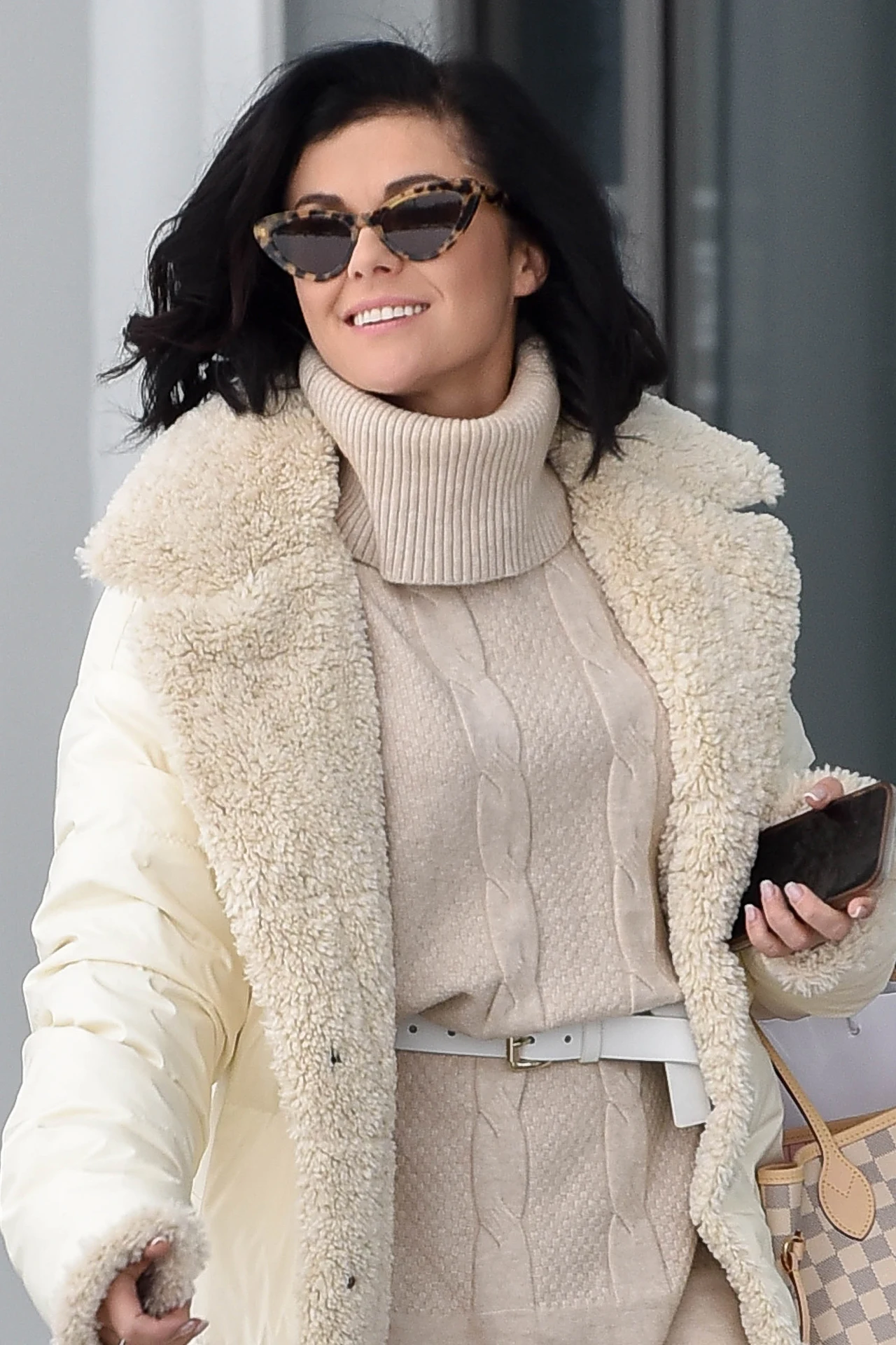 Katarzyna Cichopek niczym śnieżynka wychodzi z TVP