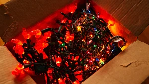 Takie lampki choinkowe mogą być niebezpieczne. Lepiej ich nie kupuj