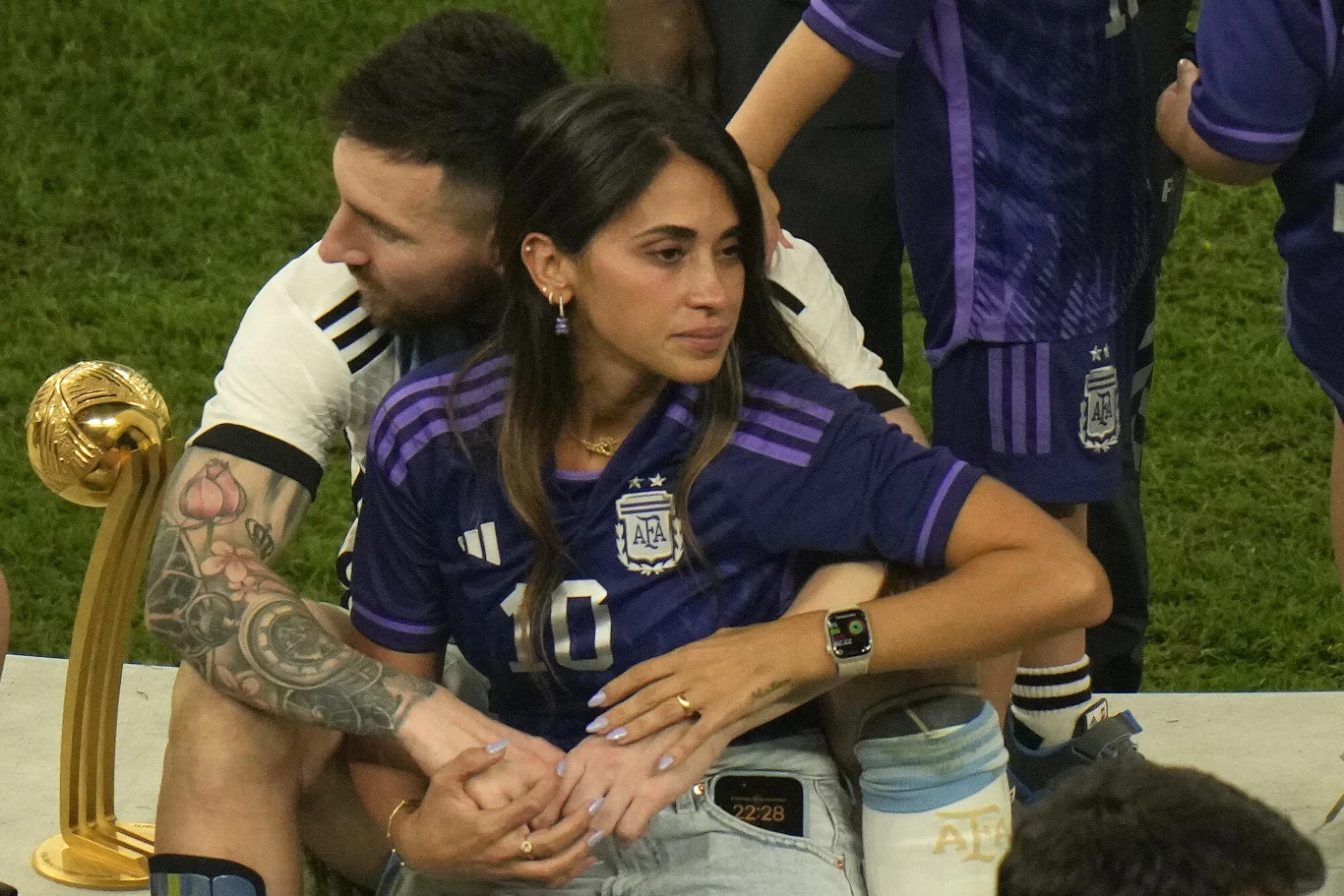 Leo Messi i Antonella Roccuzzo po wygranej Argentyny w MŚP 2022 Leo Messi i Antonella Roccuzzo po wygranej Argentyny w MŚP 2022