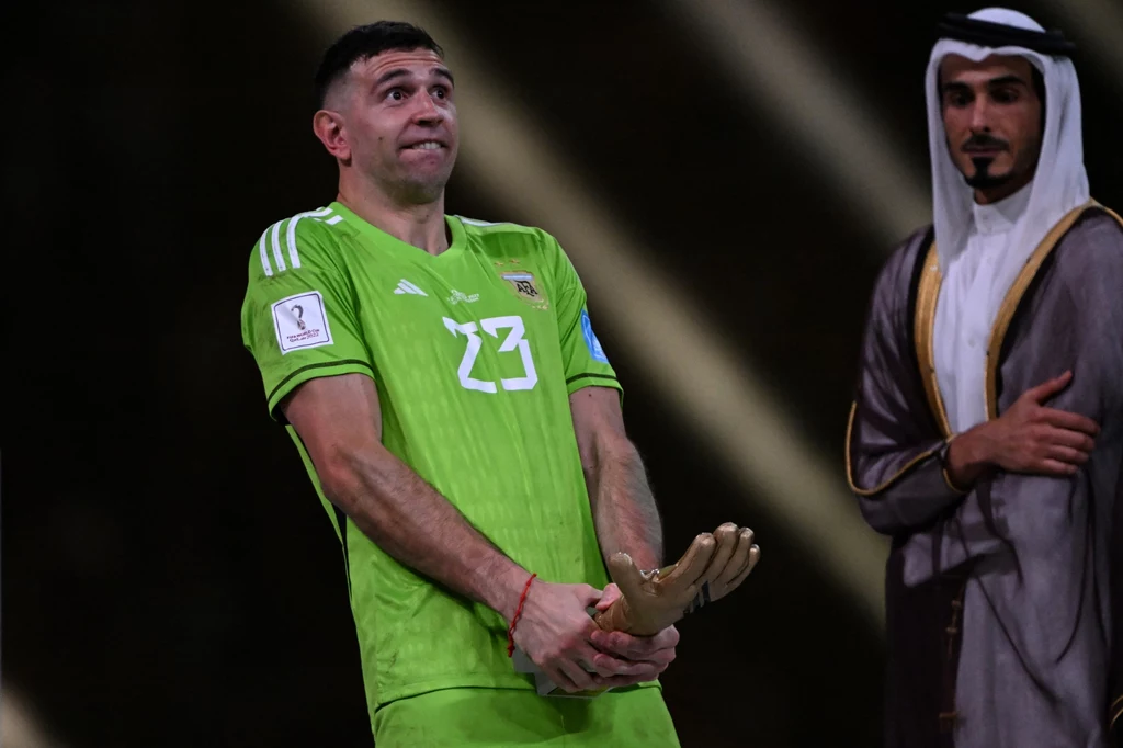 Emiliano Martinez - mimo narosłych wokół niego kontrowersji - może liczyć na zainteresowanie na piłkarskim rynku Emiliano Martinez - mimo narosłych wokół niego kontrowersji - może liczyć na zainteresowanie na piłkarskim rynku